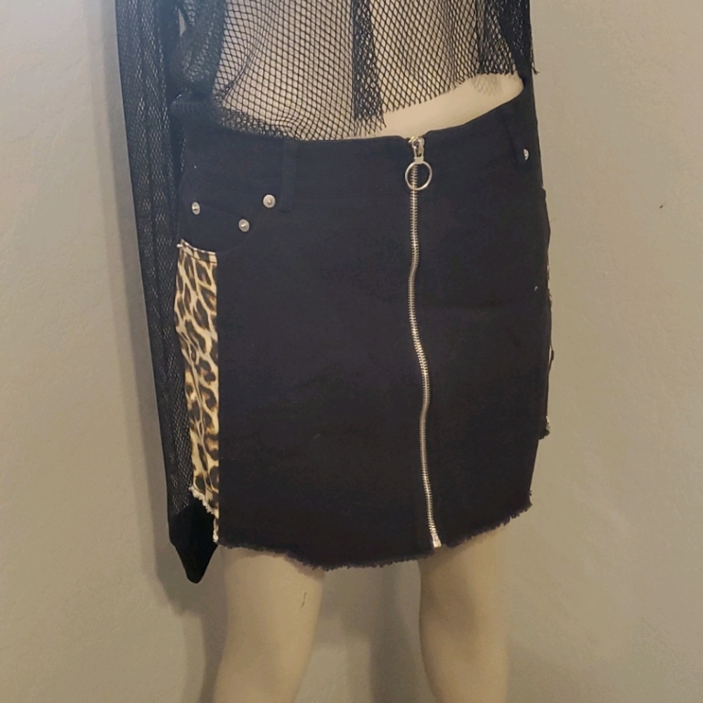 Zip up denim skirt